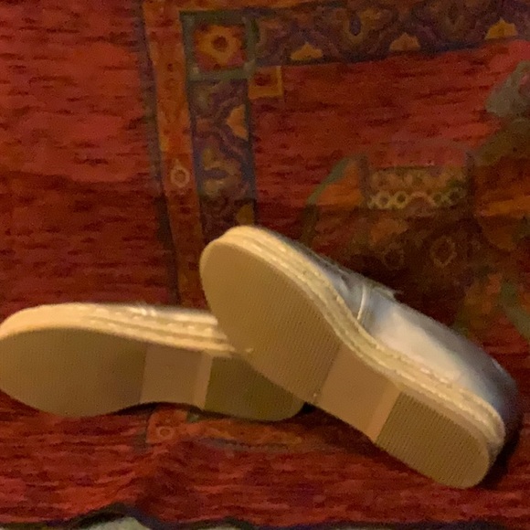 LOVIN’ NATURALIZER PEWTER FLATS - Picture 4 of 4